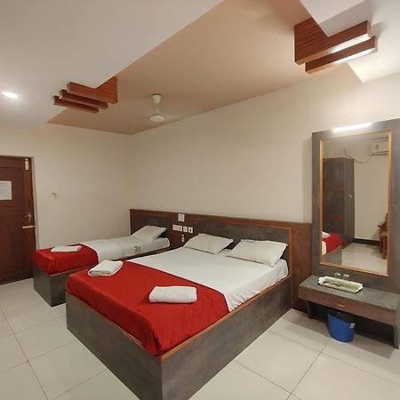 Hotel Picnic Velankanni Exterior photo