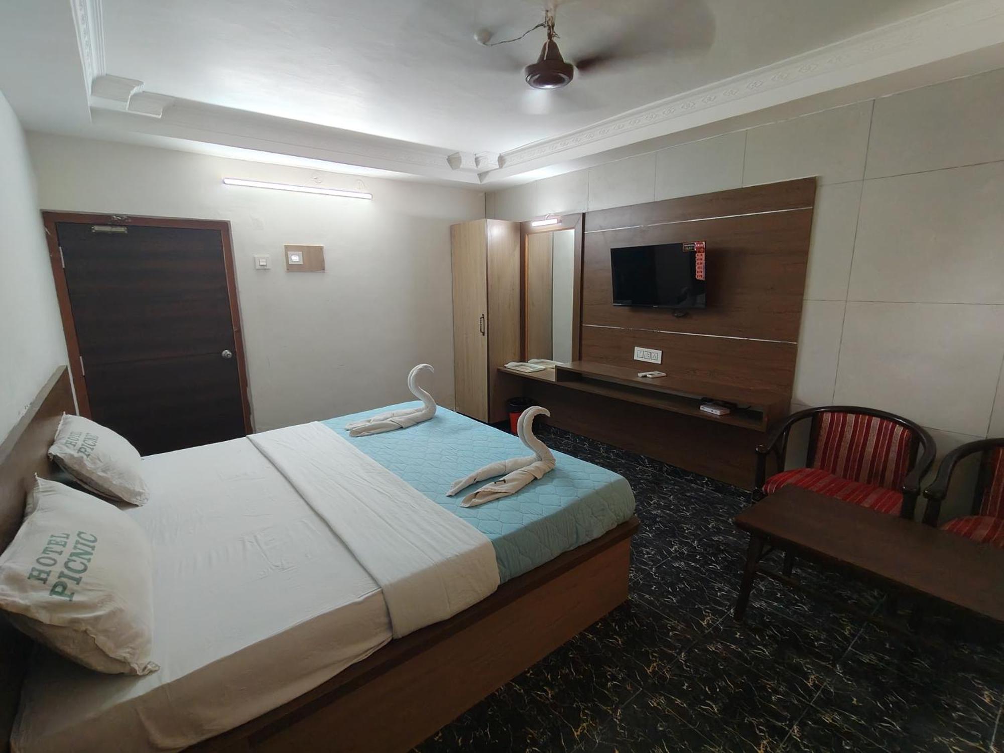 Hotel Picnic Velankanni Exterior photo