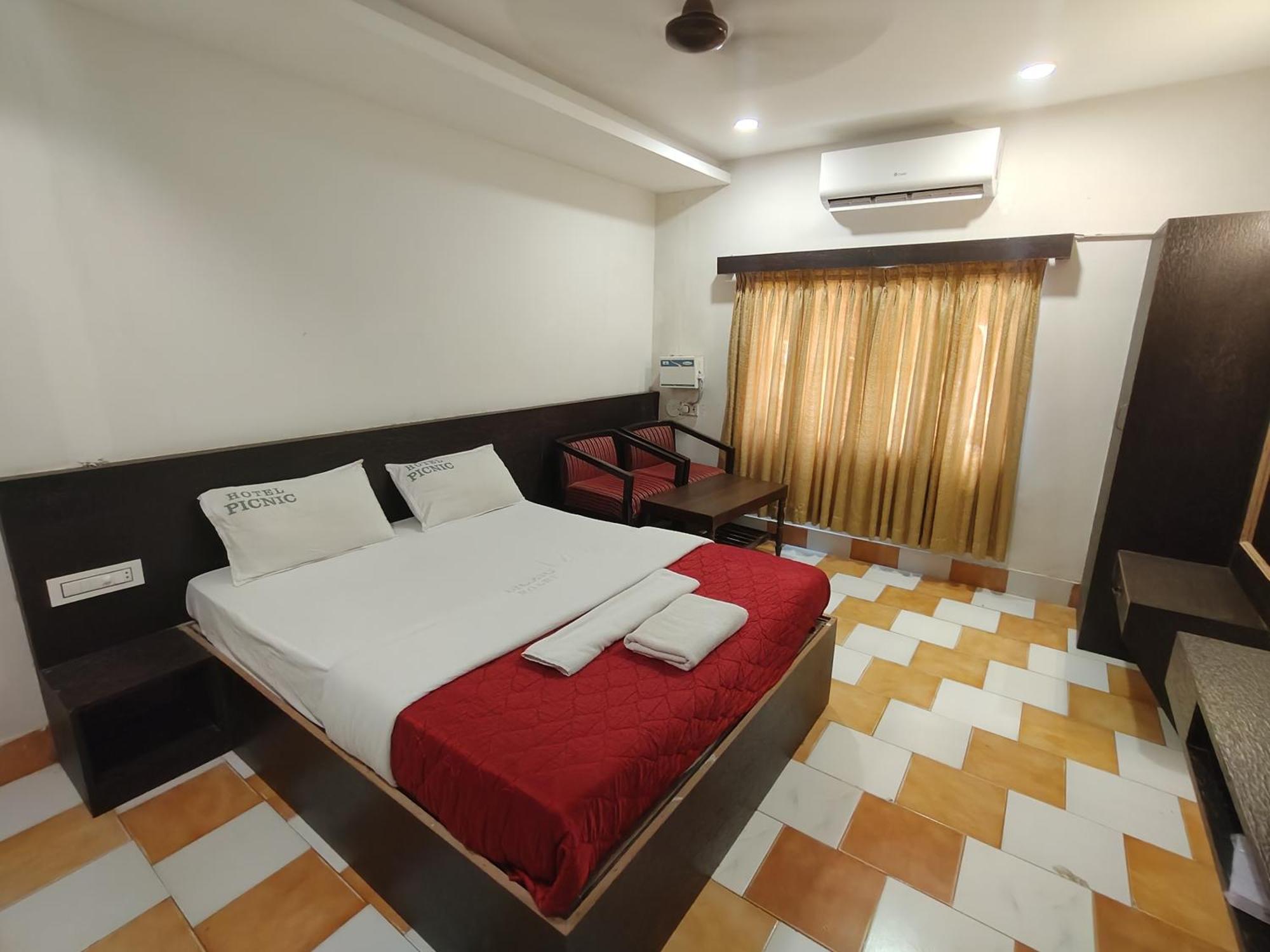 Hotel Picnic Velankanni Exterior photo