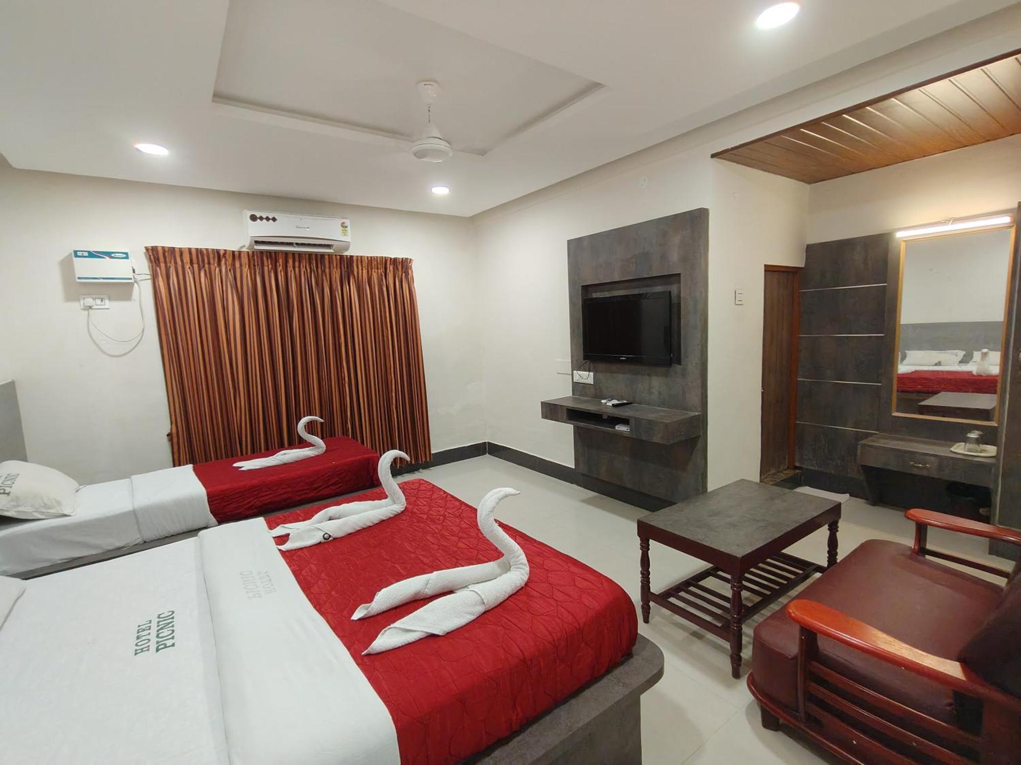 Hotel Picnic Velankanni Exterior photo