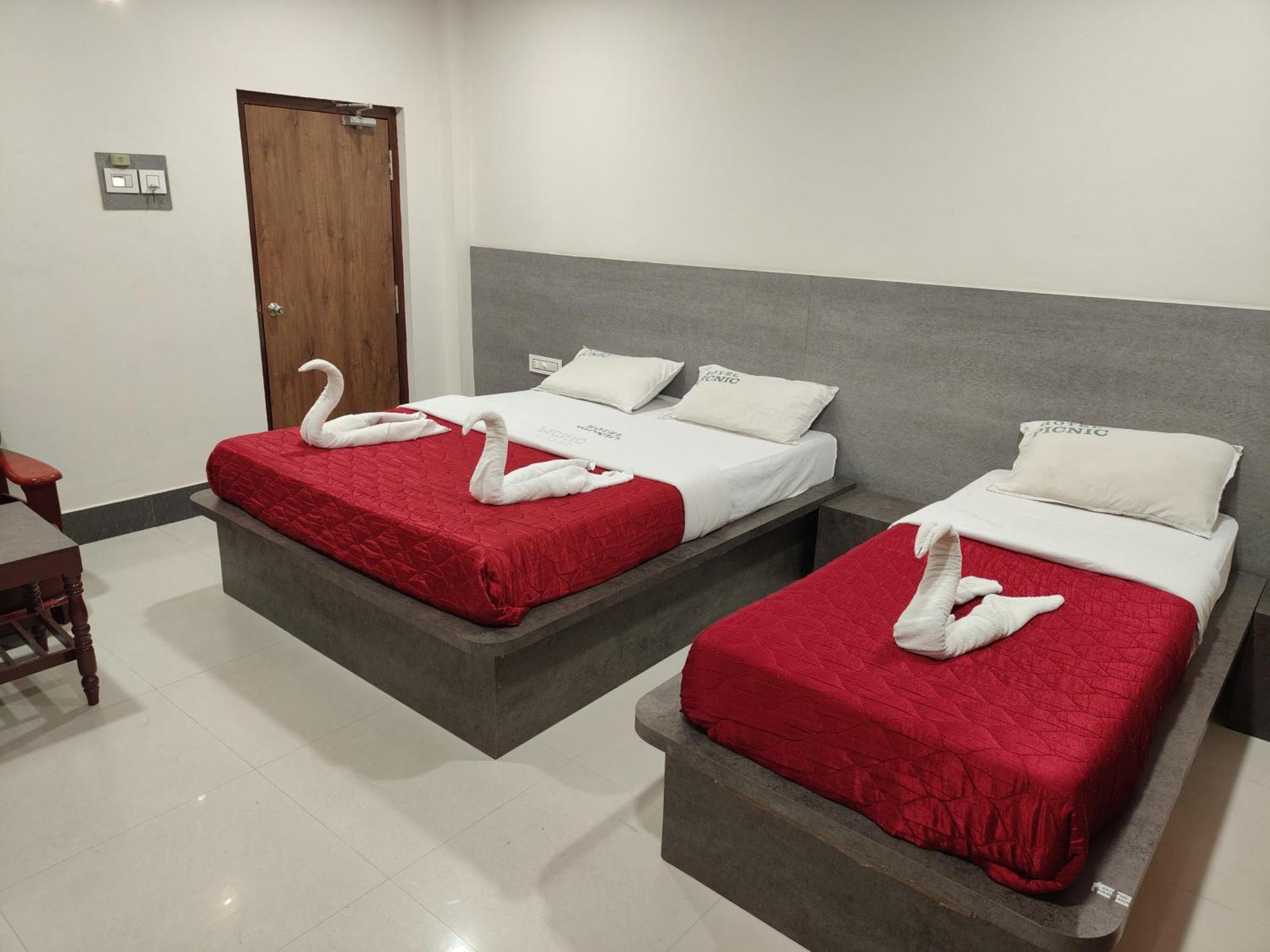 Hotel Picnic Velankanni Exterior photo