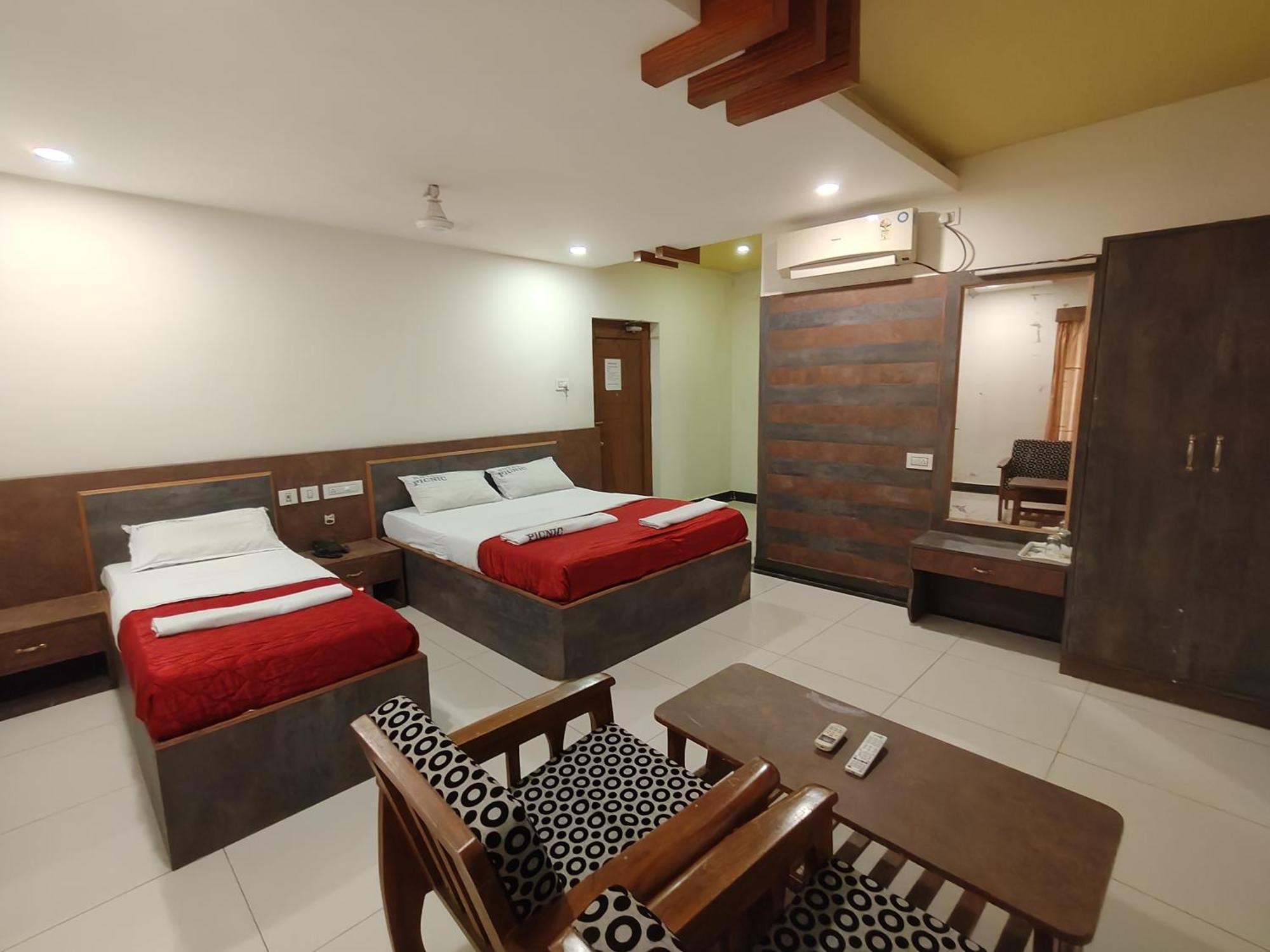 Hotel Picnic Velankanni Exterior photo