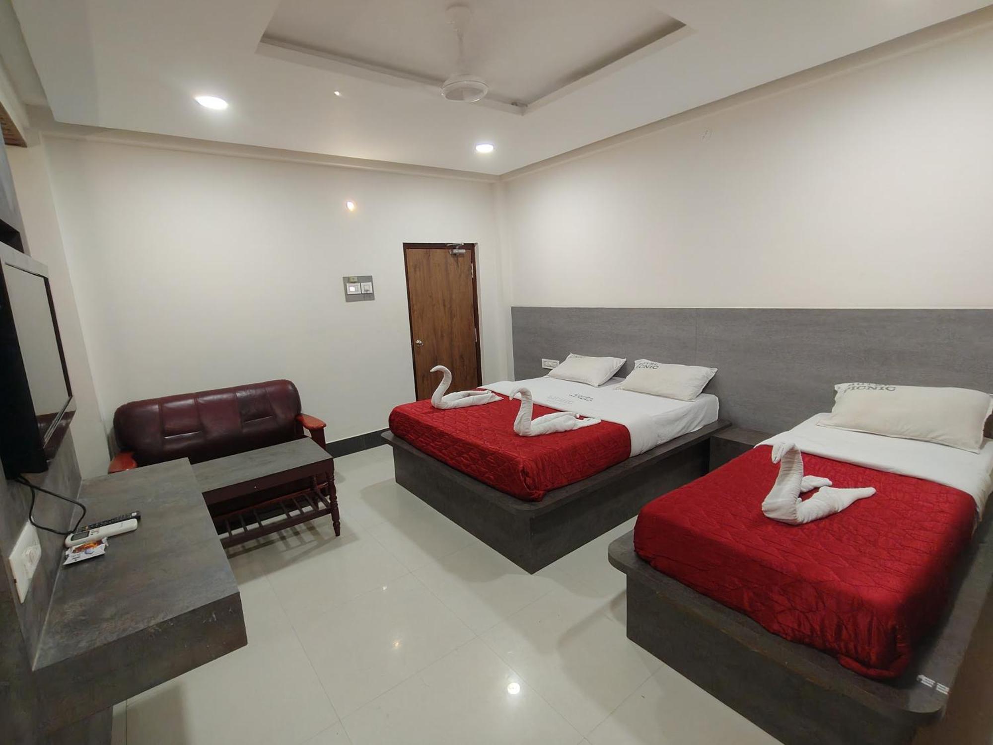 Hotel Picnic Velankanni Exterior photo