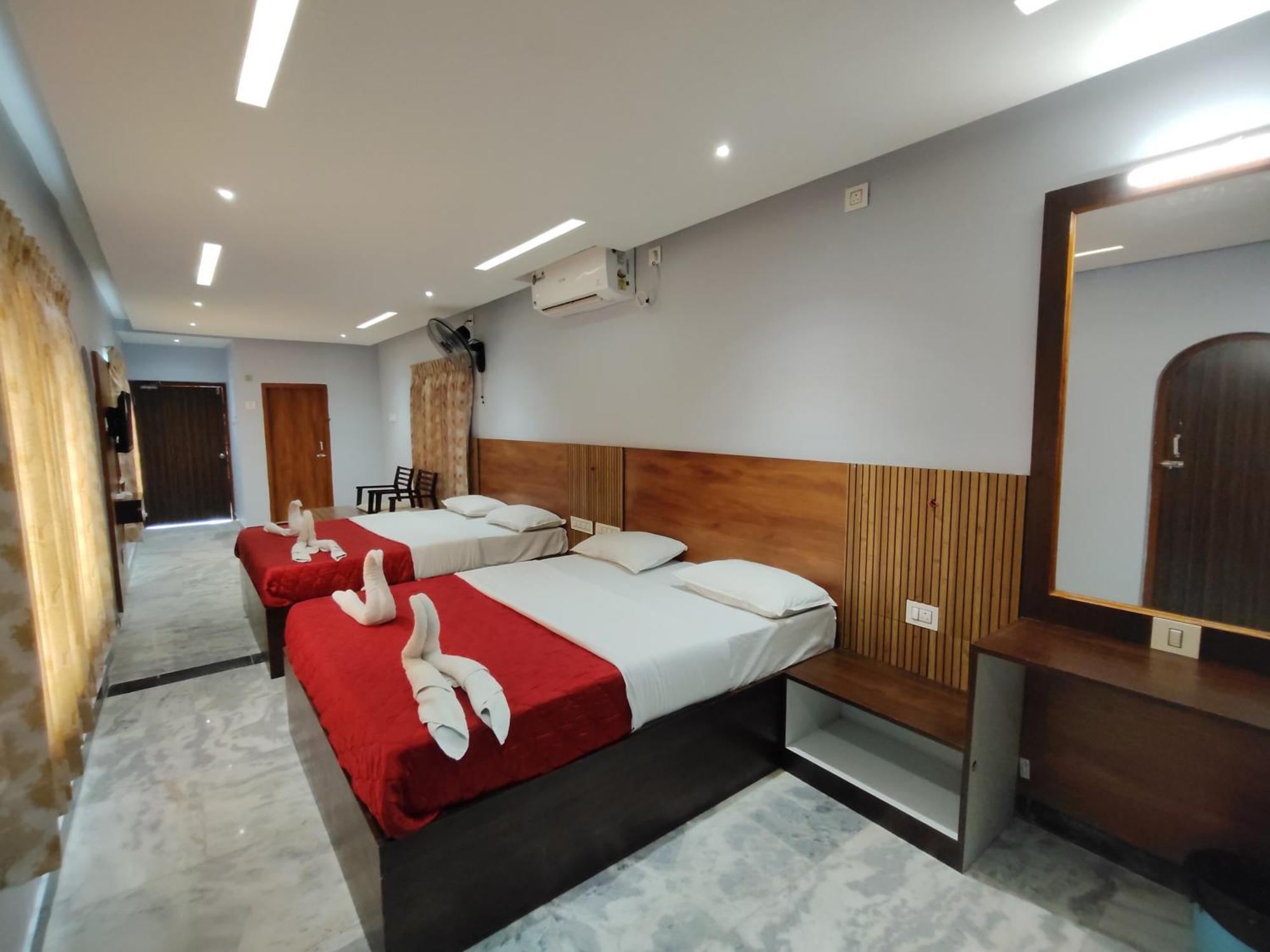 Hotel Picnic Velankanni Exterior photo