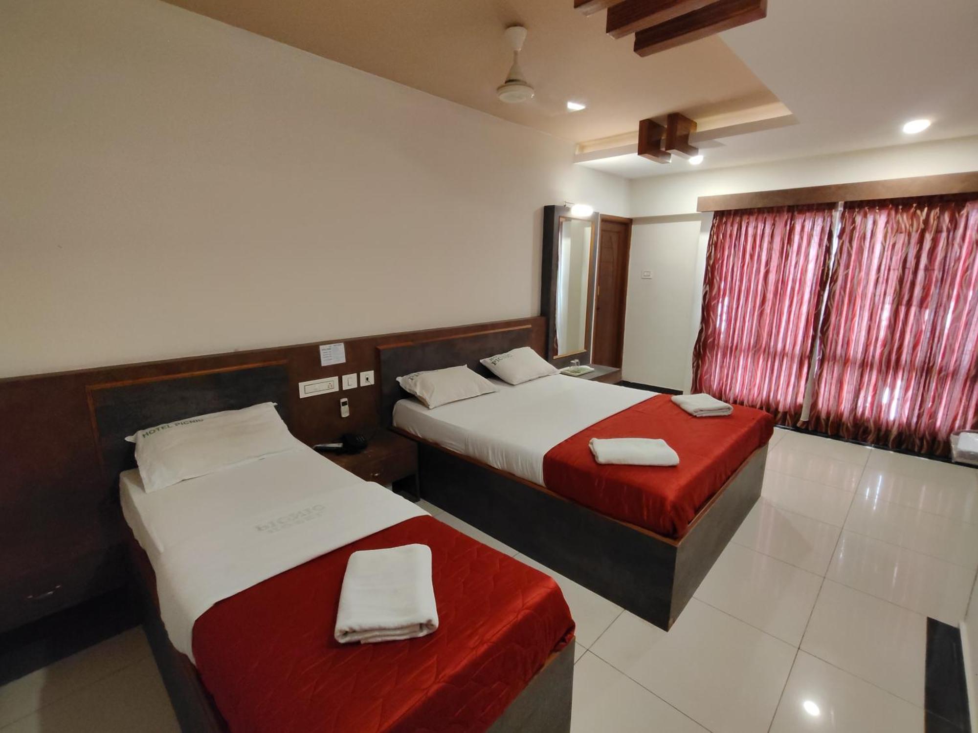Hotel Picnic Velankanni Exterior photo