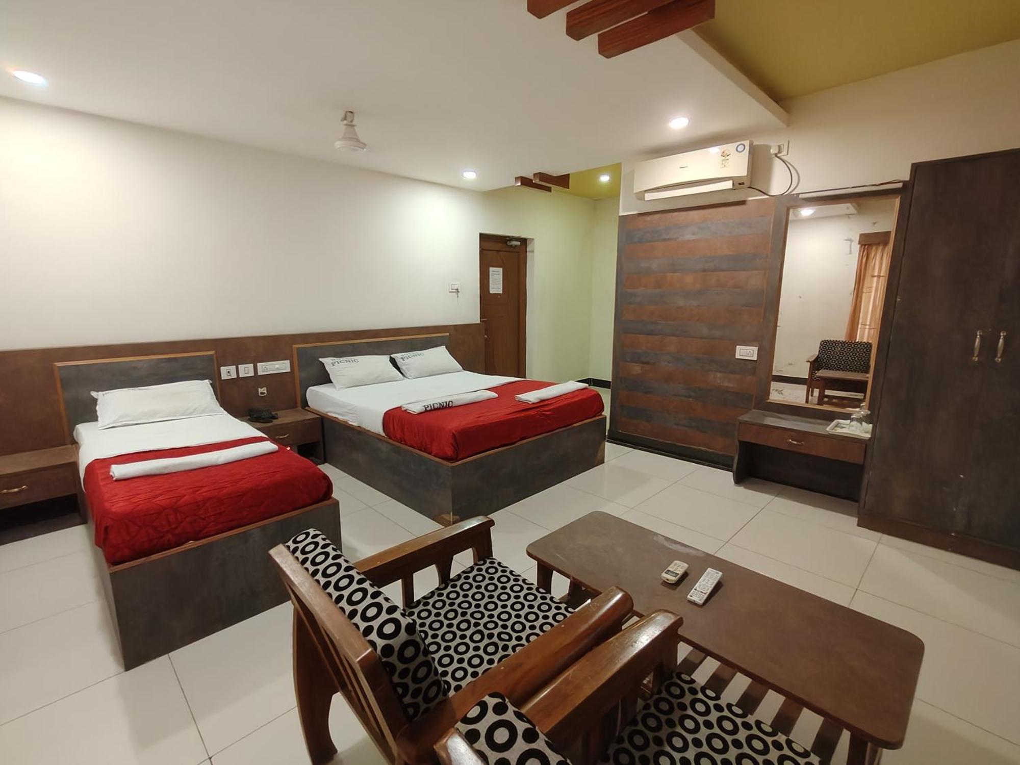 Hotel Picnic Velankanni Exterior photo